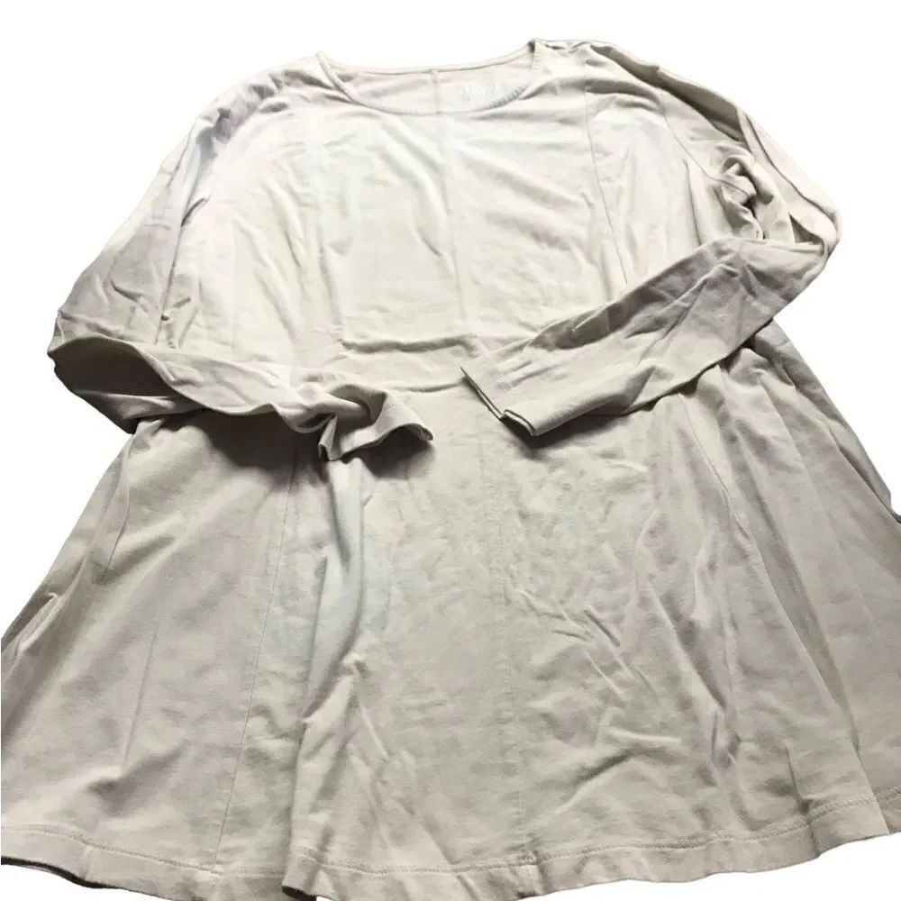 D & Co Essentials size medium long sleeved top excellent condition
